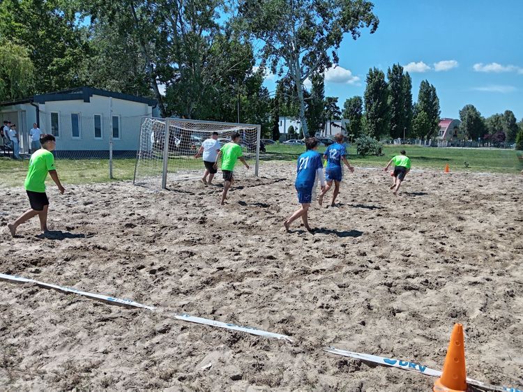 Sikeres szereplés strandfociban 