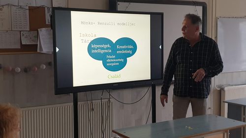 „Sokszínű tehetséggondozás és mentorálás a Krúdyban” programsorozat